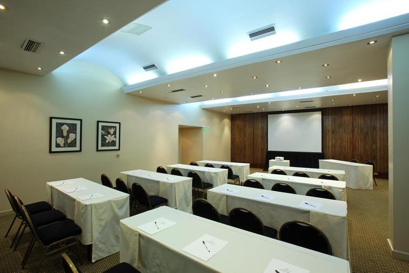 Etoile Hotel 4*